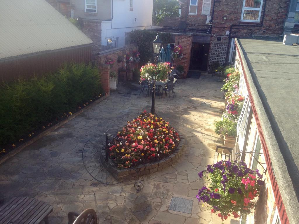 Heworth Court Hotel York Exterior foto